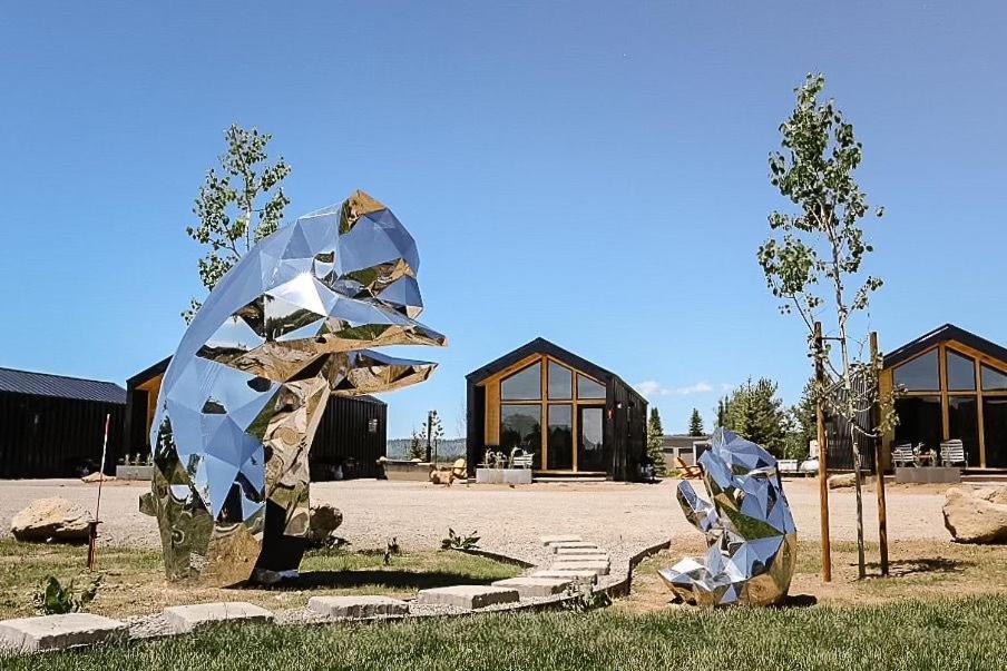 Yellowstone Peaks Hotel Island Park Bagian luar foto