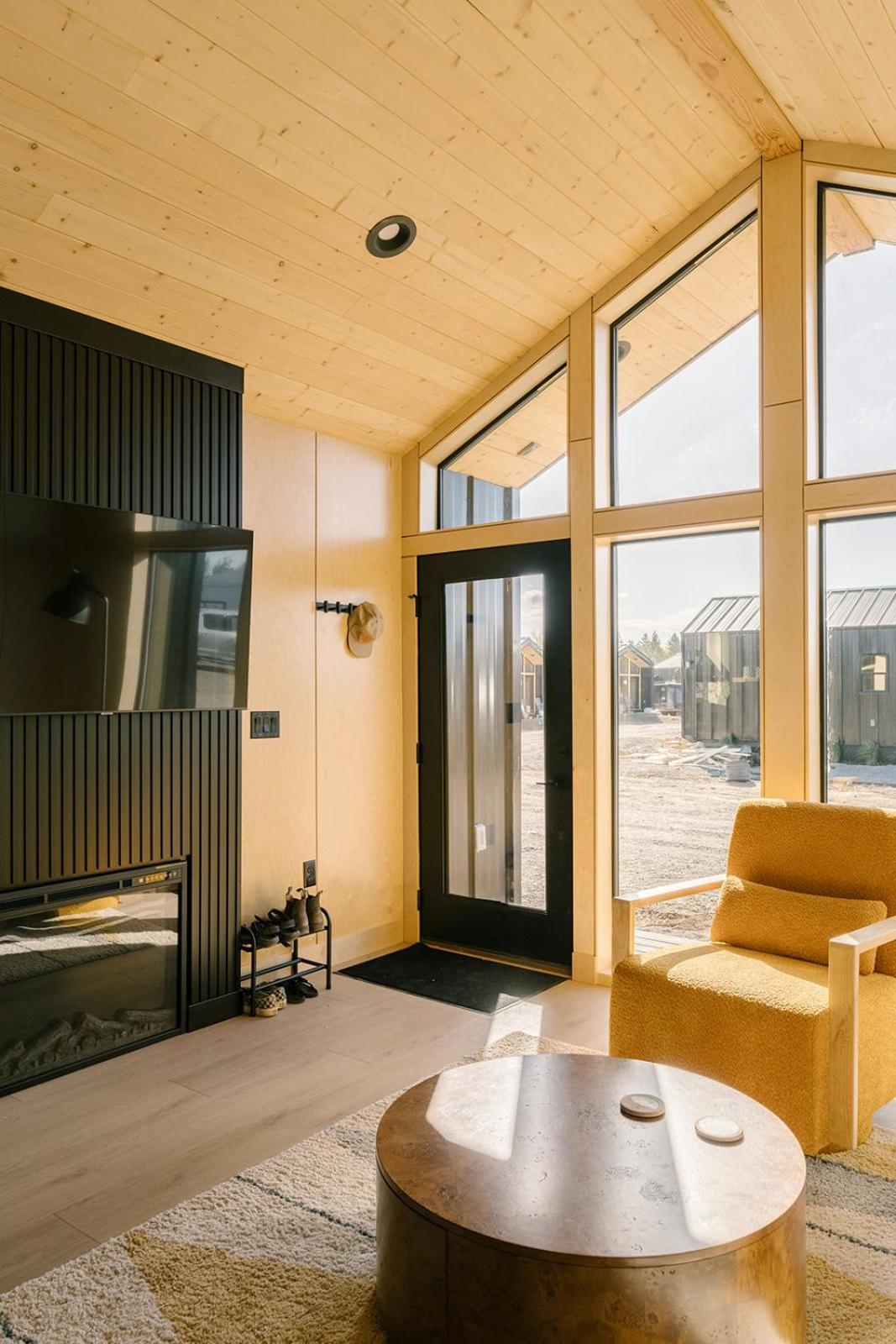 Yellowstone Peaks Hotel Island Park Bagian luar foto